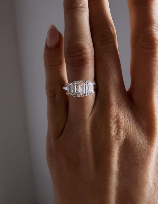 Inel de logodna cu moissanite emerald de 2,6 CT model trilogy | Argint [10]