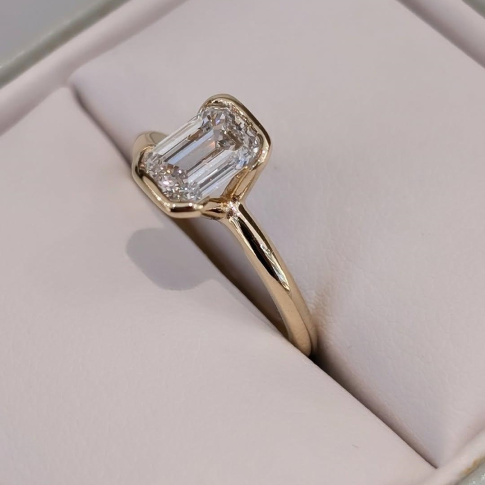 Engagement ring with lab-grown diamond emerald E VVS [8]