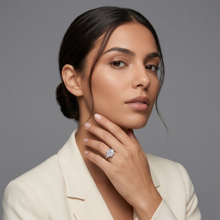 Inel de logodna cu Diamant de Laborator Radiant si Diamante Trapezoidale model Trilogie | Argint, Aur sau Platina [14]