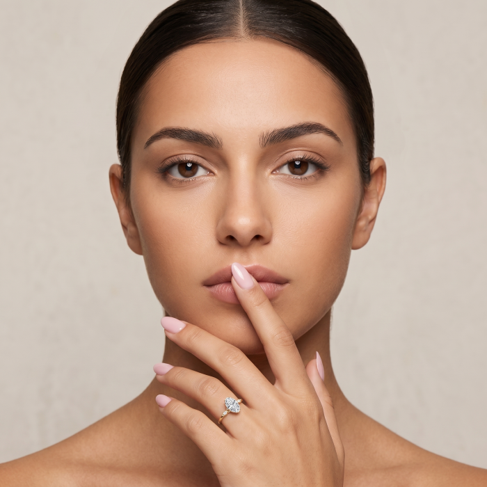 Inel logodnă diamant de laborator oval E VS1 – hidden halo și pavé galerie – aur sau platină [9]