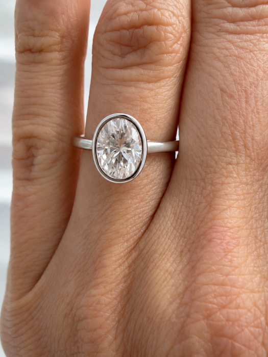 Engagement ring with an oval brilliant-cut D VVS1 moissanite, bezel setting | Gold or Platinum [16]