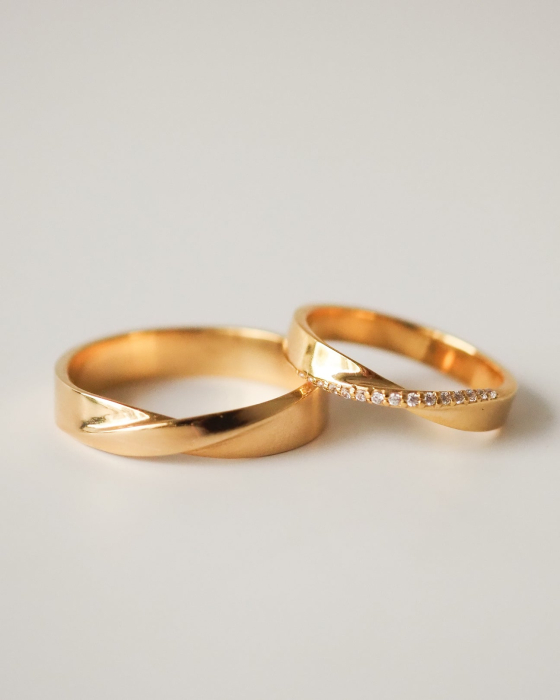 Mobius Wedding Ring with Moissanite in Gold or Platinum – Modern Personalized Wedding Ring [6]