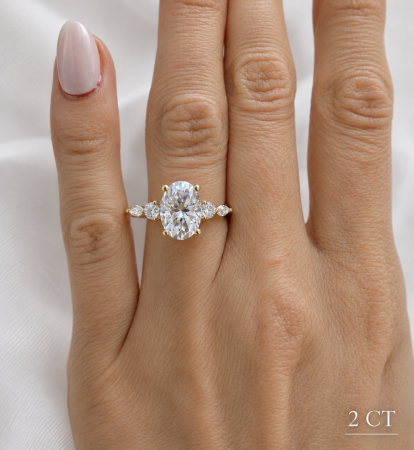 Inel de Logodnă Moissanite Oval cu Halo Ascuns & Pietre Laterale – The Everly [6]