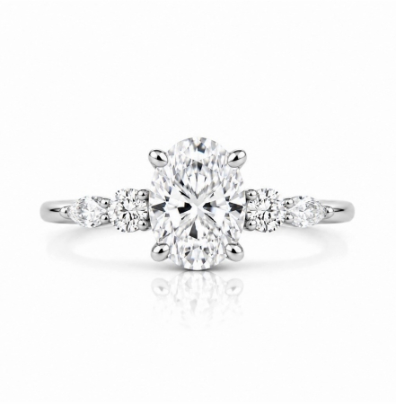 Inele de logodna - Inel de Logodnă Moissanite Oval cu Halo Ascuns & Pietre Laterale – The Everly