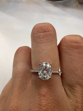 Inel Oval Elegance Pave Band Hidden Halo [4]