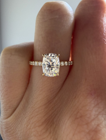 1.5 ct elongated cushion lab-grown diamond engagement ring [5]