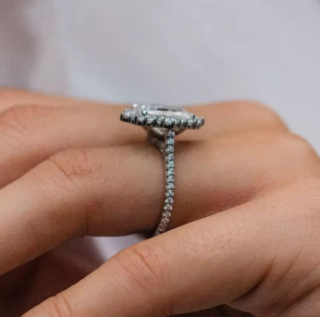 4-carat moissanite engagement ring with radiant halo pavé setting in gold or platinum, D VVS1 [5]
