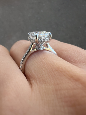 Inel de logodnă moissanite elongated cushion 4 ct | Halo ascuns [1]