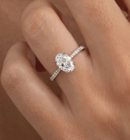 Inel Oval Hidden Halo Band Pave 1,4 CT [4]
