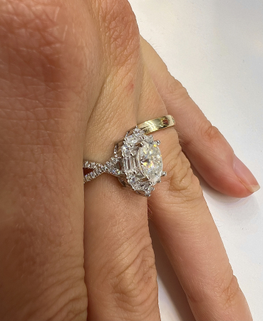 Inel logodnă moissanite oval 2 carate halo moissanite aur platină [7]