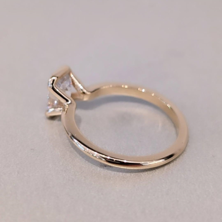 Engagement ring with lab-grown diamond emerald E VVS [9]