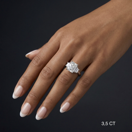 Inel de logodna cu Diamant de Laborator Radiant si Diamante Trapezoidale model Trilogie | Argint, Aur sau Platina [11]