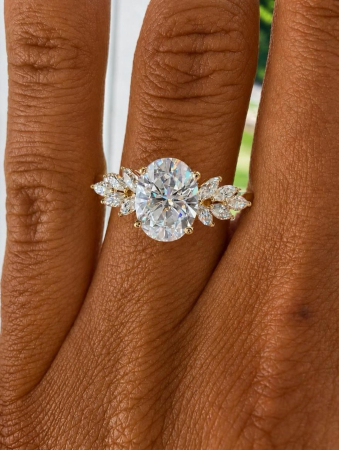 Inel de logodnă oval cu moissanite D VVS1 și accente marquise [6]