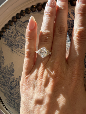 Lab-grown Diamond Oval 1-4 Carat E VS1 Diamond Engagement Ring with Marquise and Round Diamonds | Elegant Cathedral Engagement Ring – Estera Jewellery [12]