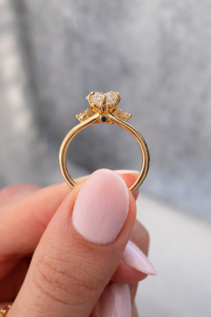 Inel de logodnă diamant laborator marchiz E VS1 cu diamante laterale și safir | Argint, Aur sau Platina [9]