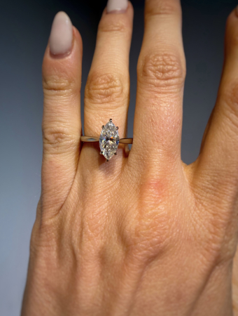 Inel de logodna cu moissanite Marchiz 2 carate, halo ascuns si mini pave | Aur sau platina [14]