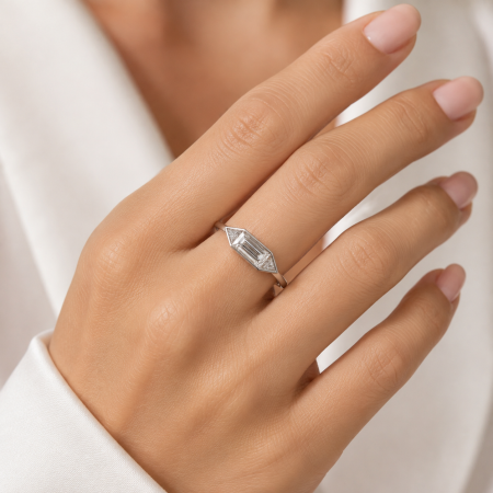 Inel de logodnă cu moissanite baguette East-West bezel [5]