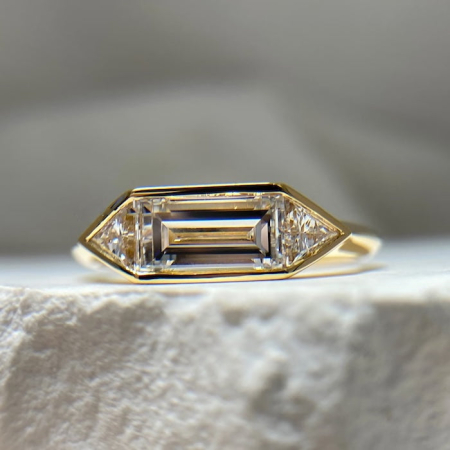 Inel de logodnă cu moissanite baguette East-West bezel [4]