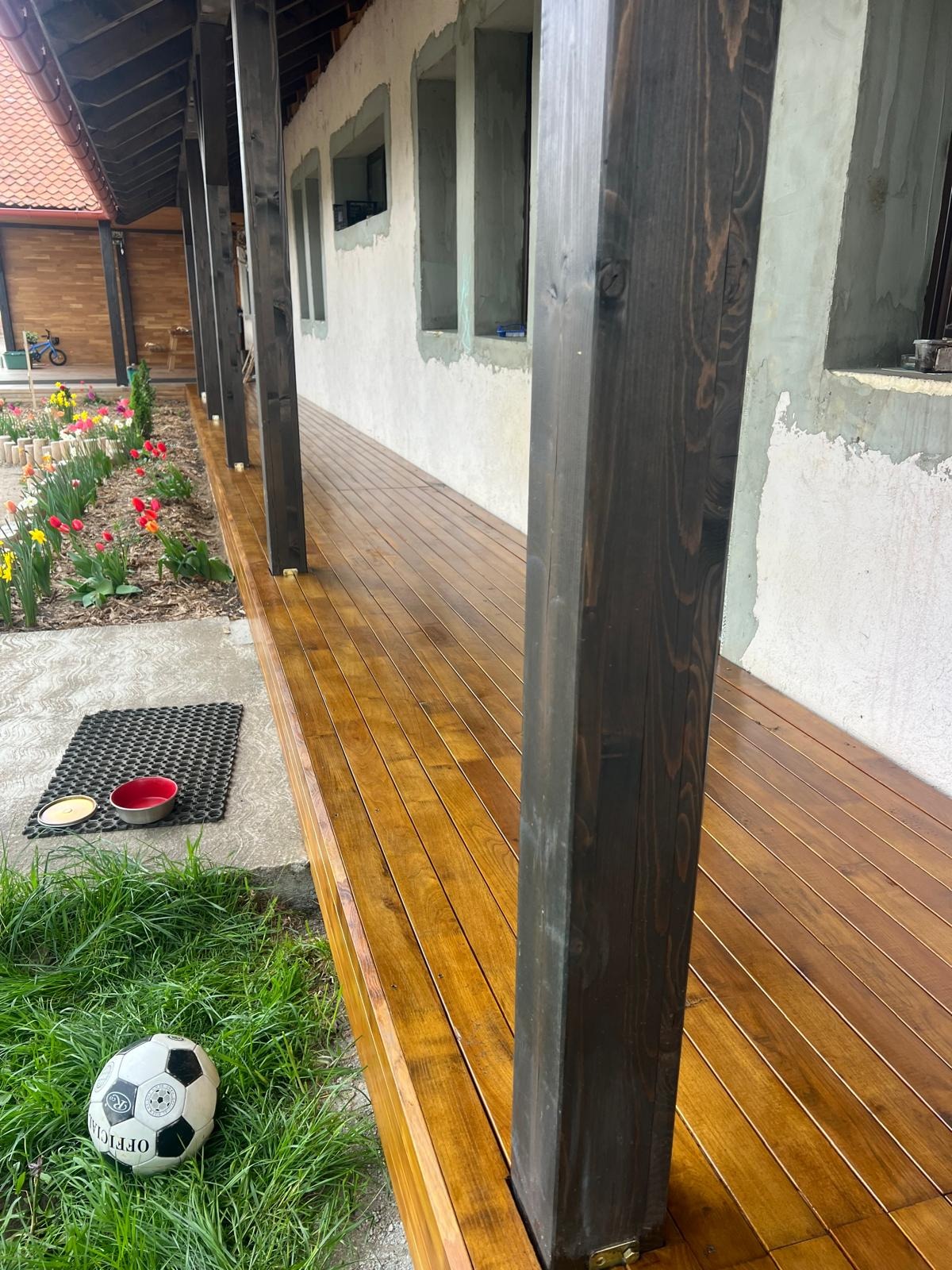 Lemn finisat cu lazură Estetik Decking & Terrace Stejar – exemplu 1