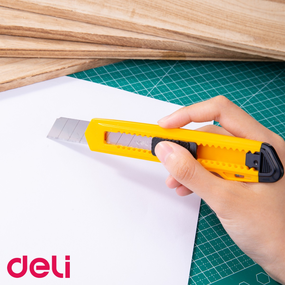 Cutter mare Deli, lama inox 18 mm, pentru taieri precise la birou si ateliere [4]