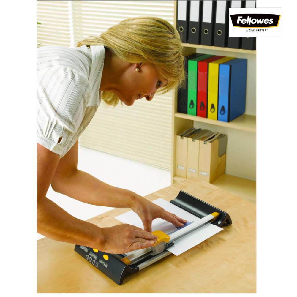 Ghilotina cu disc rotativ, Fellowes Proton A4, pentru birou mic si acasa, taiere A4, capacitate 10 coli, sistem SafeCut, baza metalica [6]