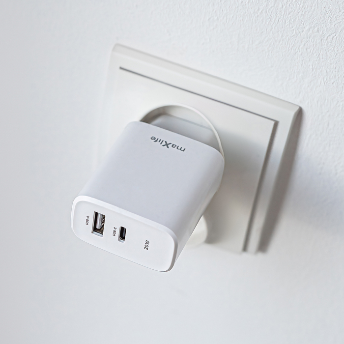 Incarcator dual cu port USB-C si USB-A la priza Euro, Quick Charge+, PD 20W, 3A, Maxlife, 100-240V, alb [3]