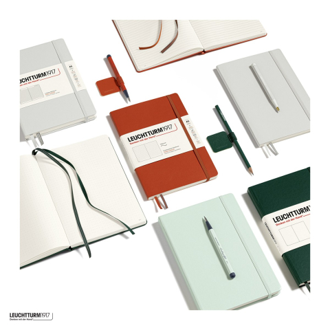 Caiet Leuchtturm1917 Notebook Classic A5, coperta rigida, matematica, 251 pagini numerotate, hartie 80 g/mp, 145 x 210 mm, cuprins, 2 semne de carte, elastic, buzunar, rosu inchis [4]