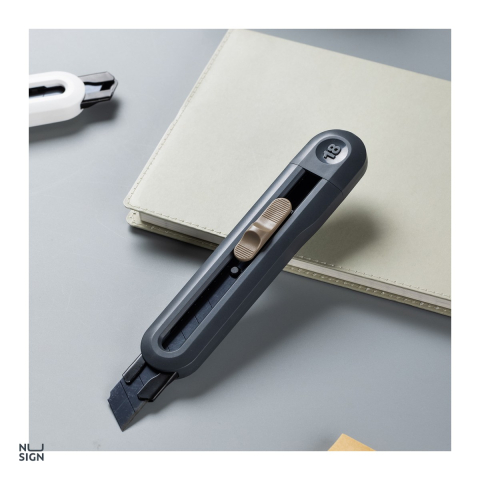 Cutter mare Deli Nusign cu sina, lama neagra 18 mm, 8 segmente, 171x31x122 mm, gri [4]