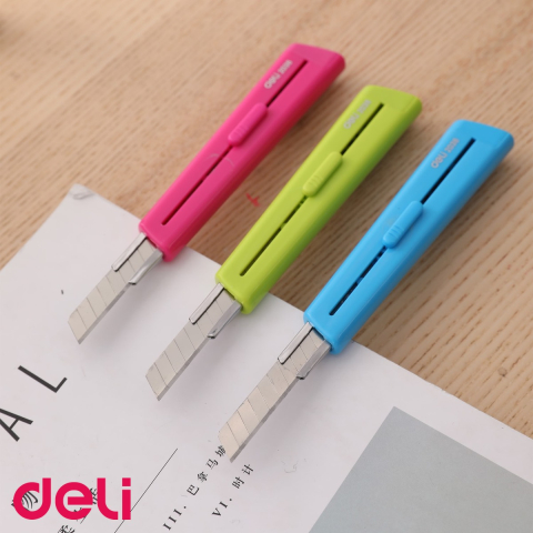 Cutter mic Deli Modern, lama inox cu protectie si sistem de blocare, pentru birou si scoala [4]