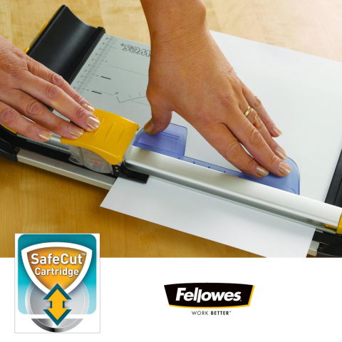 Ghilotina cu disc rotativ, Fellowes Proton A4, pentru birou mic si acasa, taiere A4, capacitate 10 coli, sistem SafeCut, baza metalica [1]