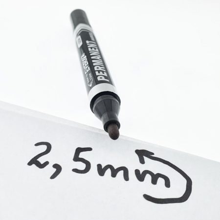 Marker negru permanent cu varf rotund 2.5mm, rezistent la apa, scriere lina, model Everyday U216, lungime 145 mm, cu capac [4]