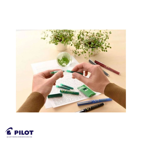 Roller Pilot V7 Hi-Tecpoint 0.7mm, cerneala lichida rosie, varf fin pentru scriere precisa [4]