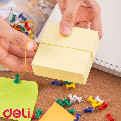 Set accesorii birou Deli, 4 compartimente, cu clipsuri, agrafe, elastice si pioneze, pentru birou, acasa sau scoala [4]