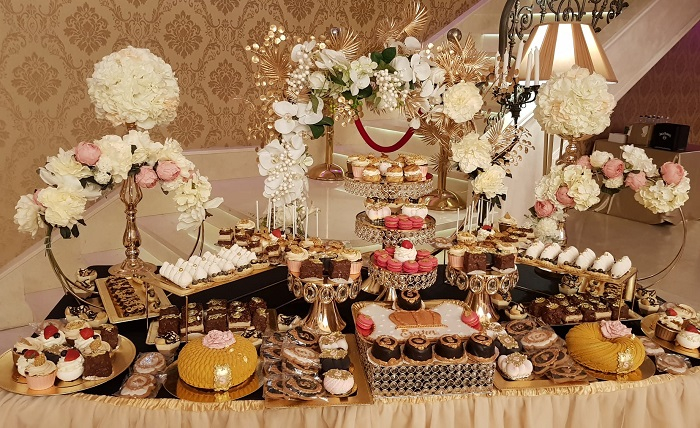 Candy Bar de nunta cu arcada de flori albe [5]
