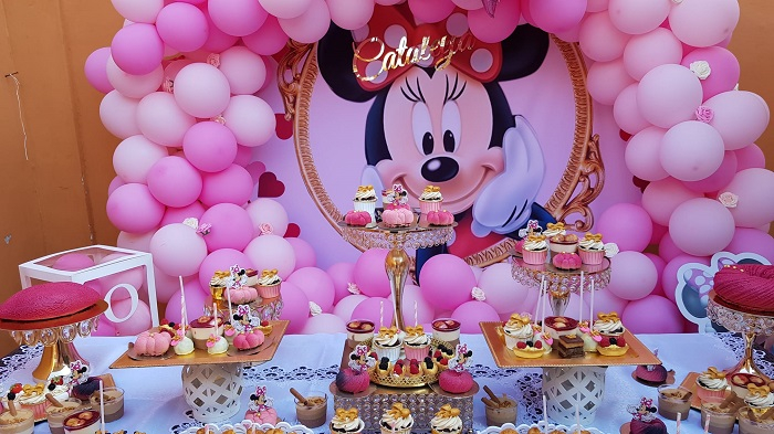 Candy Bar cu Minnie Mousse si arcada de baloane [3]