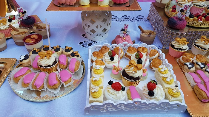 Candy Bar cu Minnie Mousse si arcada de baloane [8]