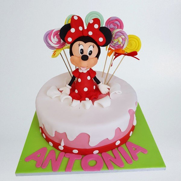 Tort cu Minnie Mouse in tort [1]