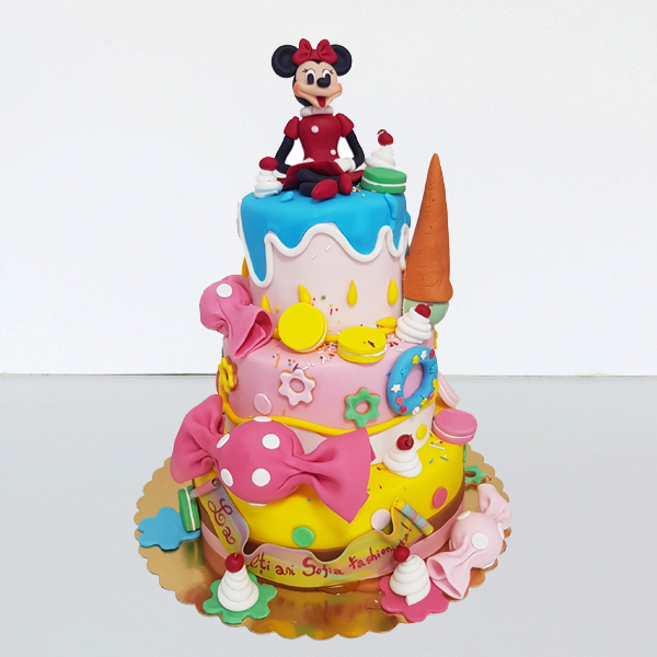 Tort cu Minnie Mouse si bomboane mari [1]