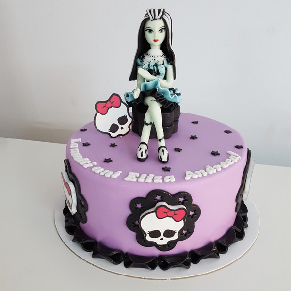 Tort cu Monster High pe tort [1]
