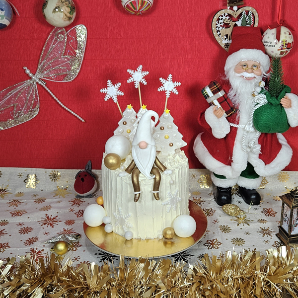 Tort Craciun in frosting alb cu Mos Craciun 2 [2]
