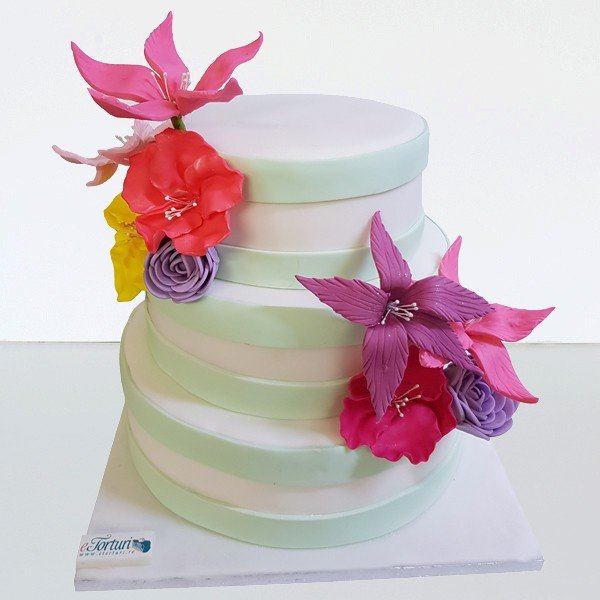 Tort de nunta cu flori modelate manual [1]