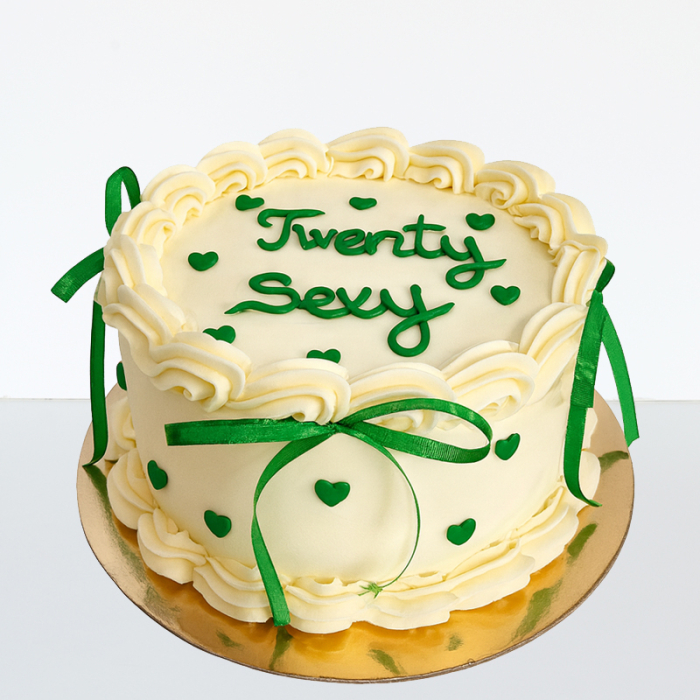 Tort in frosting valuri, fundite si inimioare verzi [1]