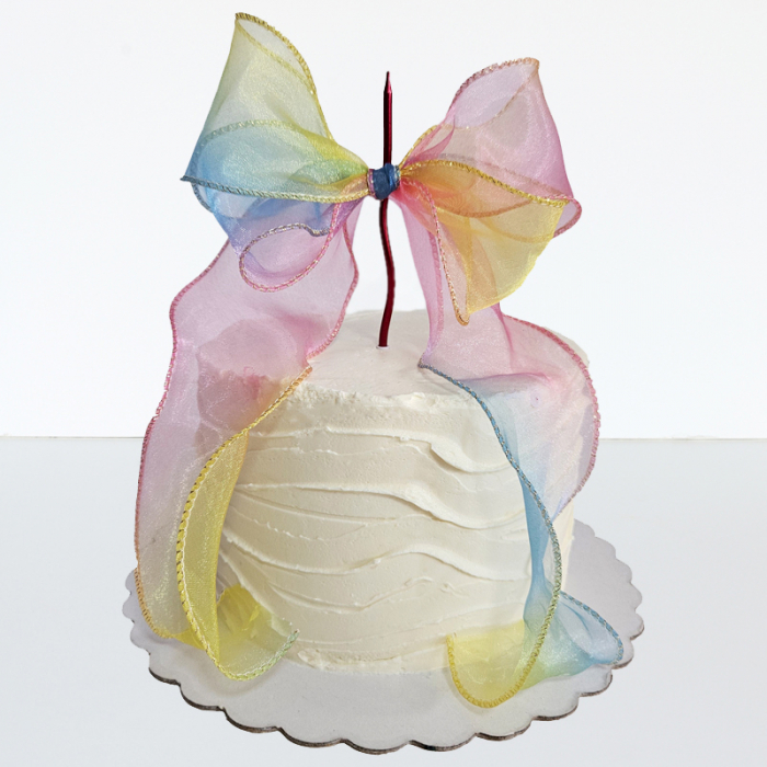 Tortulet in frosting cu fundita multicolora [1]