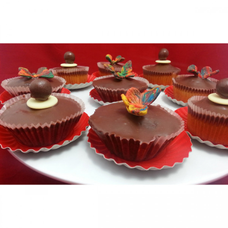 Prajituri, cup cakes - Briose cu ciocolata si fluturasi