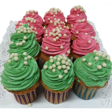 Briose,cup cakes - Briose cu crema de menta si trandafiri