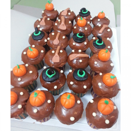 Prajituri, cup cakes - Briose cu decor divers