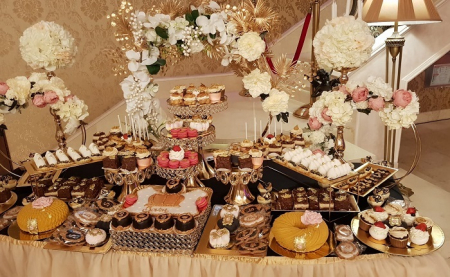 Candy Bar de nunta cu arcada de flori albe [2]
