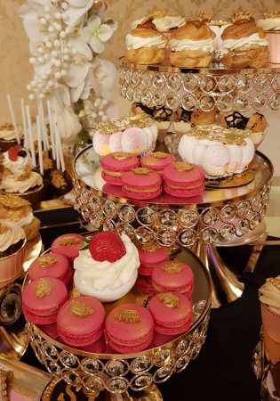 Candy Bar de nunta cu arcada de flori albe [9]