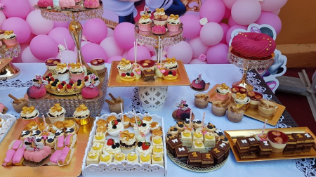 Candy Bar cu Minnie Mousse si arcada de baloane [6]
