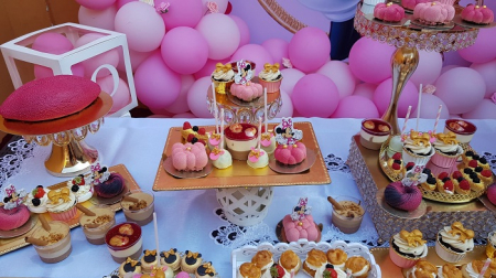 Candy Bar cu Minnie Mousse si arcada de baloane [4]